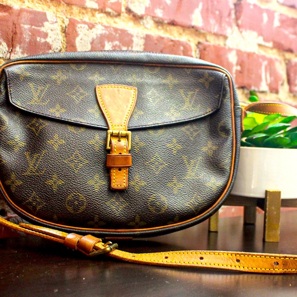 Louis Vuitton cartouchiere messenger bag
